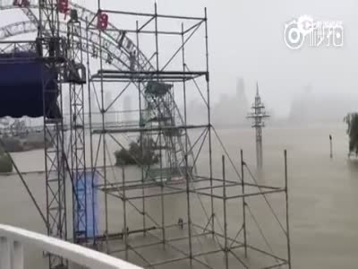长江水位持续上涨 汉口江滩大舞台完全淹没
