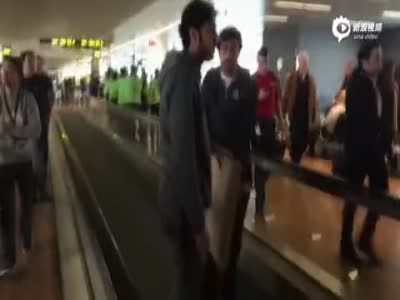 实拍比利时机场大厅 安全员高喊:行李不能带走