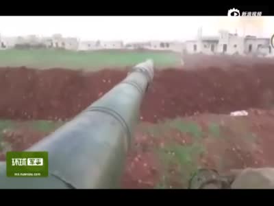 航拍叙利亚政府军坦克进村 打跑武装分子