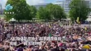 杜江和儿子比表情包 嗯哼双手插兜坐姿霸气