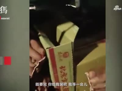 开封夫妇深夜在郑州街头卖红薯犯难，多亏女教师和26位家长出手