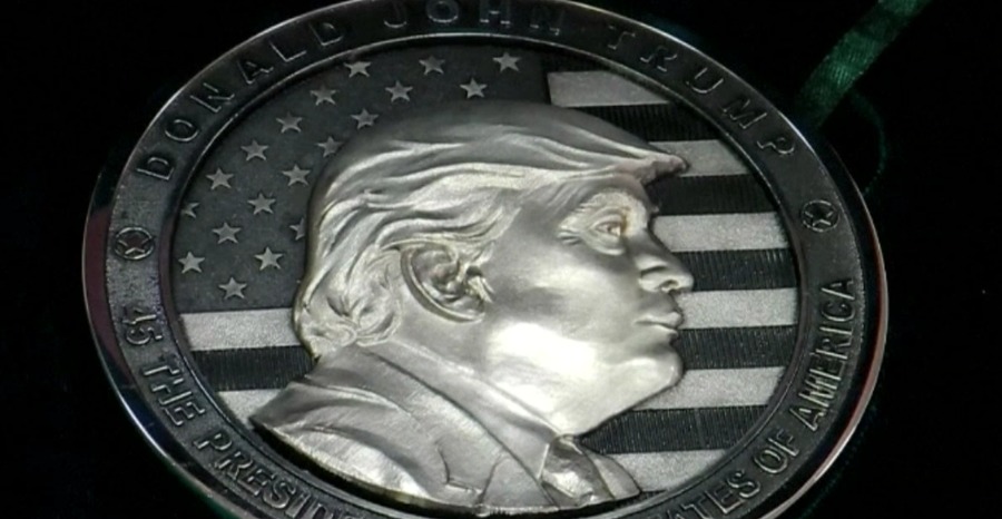 俄公司铸造纯金银川普纪念币 限量26枚单重2斤